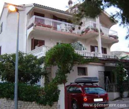 Apartments-spark, private accommodation in city Primošten, Croatia